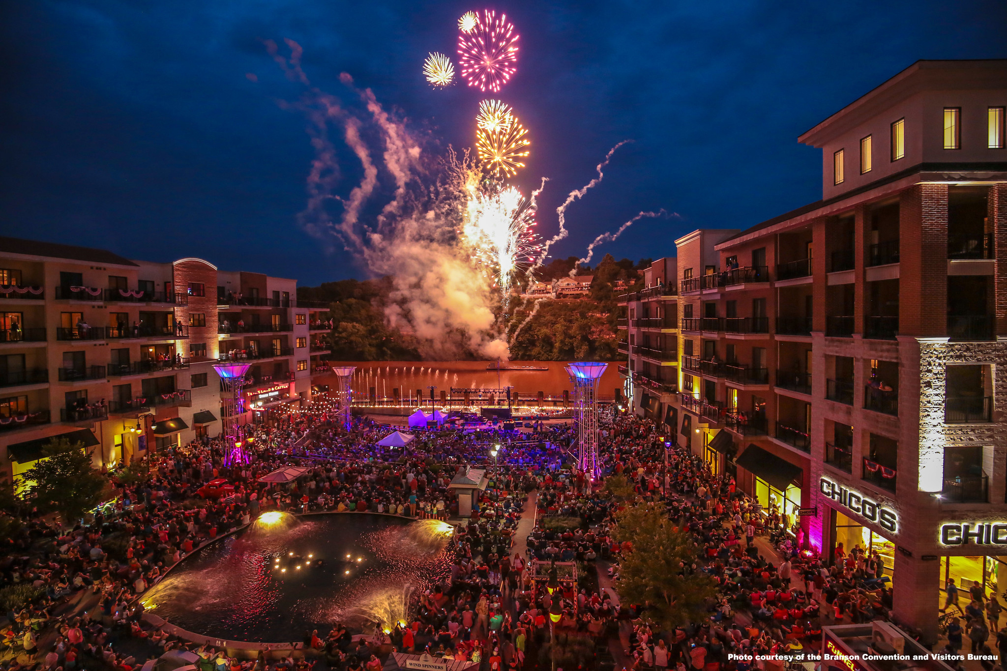 Branson Fourth of July Starr Groups by US Tours